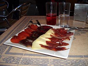 Racion de Jamon Ternera y Queso for dinner -- Slices of dried ham, veal and cheese -- dinner part two.