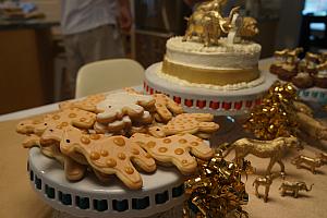 Lots of cookies and cake - golden safari theme