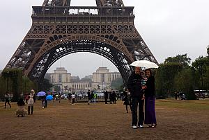 Jay and Kelly and Capri in front of the Eiffel Tower